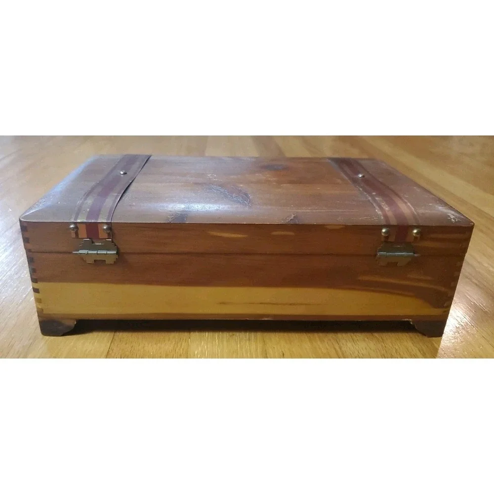Distressed Vintage Cedar‎ Box Treasure Chest Hinged Lid Mirror Footed Lockable